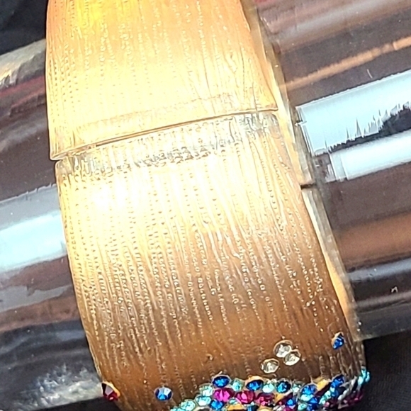 Goldtone Lucite W/ Turq.Stone& Set Crystals Bangle Unsigned - Picture 6 of 12